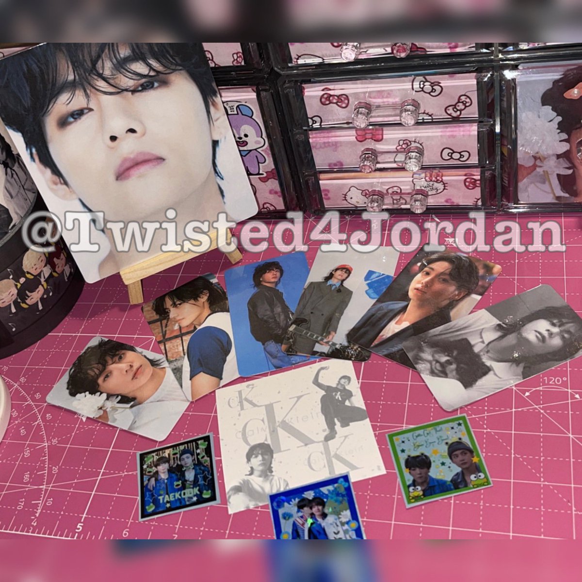 TaeKook GA

🐻RULES🐰

💜MBF 
💜Like-RT 
💜Enter Once 
💜Comment Location
💜Tag Army 
💜Post Pic of TaeKook

👉🏼USA-Global 
👉🏼Post Proof
👉🏼Stamp Shipped
👉🏼Items shown 

Ends 8/27 Noon CST 

Good Luck 😃
 
#BTS #BTSgiveaway #Giveaway <a href="/BTS_twt/">방탄소년단</a> #Taehyung #Jungkook