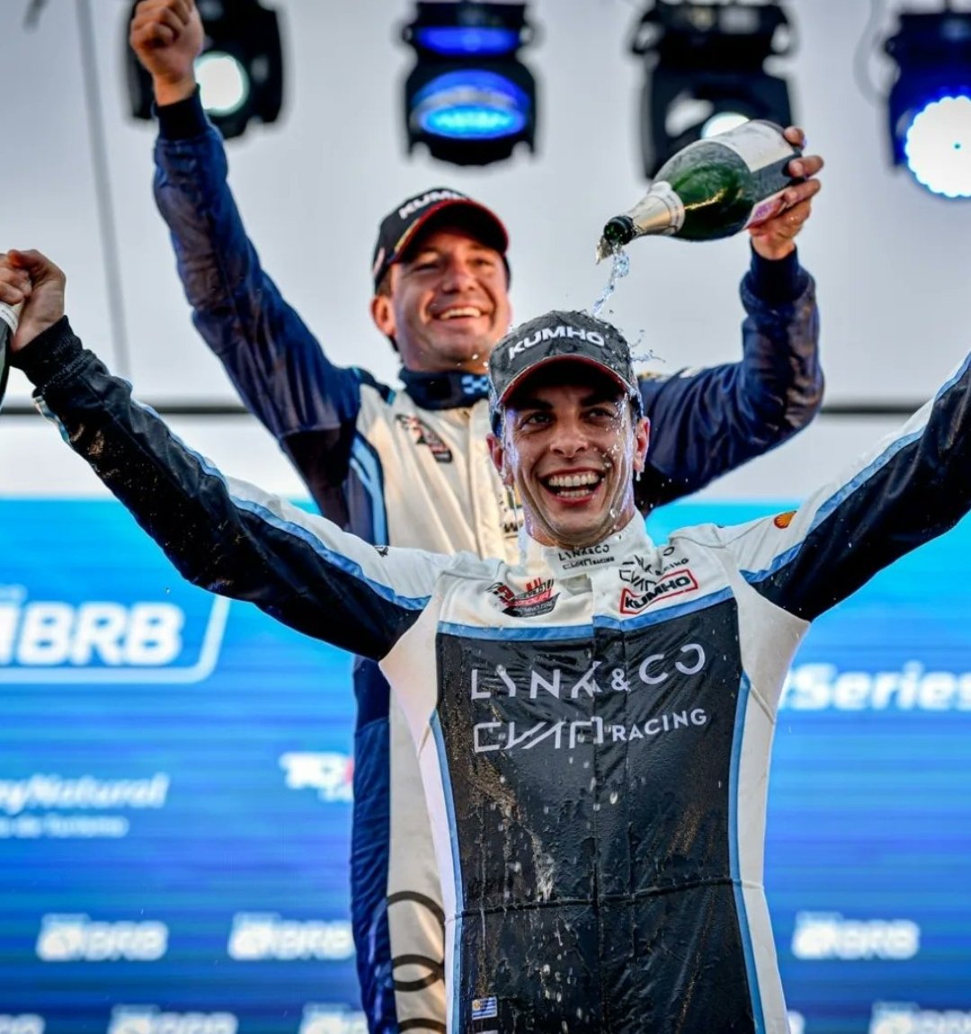 cesarsantomauro's tweet photo. Todo lo que pasó en Buenos Aires con el TC y TCP, las grandes finales del @TurismoPista  en #RioIV el @tcrsouthamerica #Uruguay. lo vivís hoy 18:00 hs. #AM570RadioArgentina https://t.co/Uk6sUoO6h6