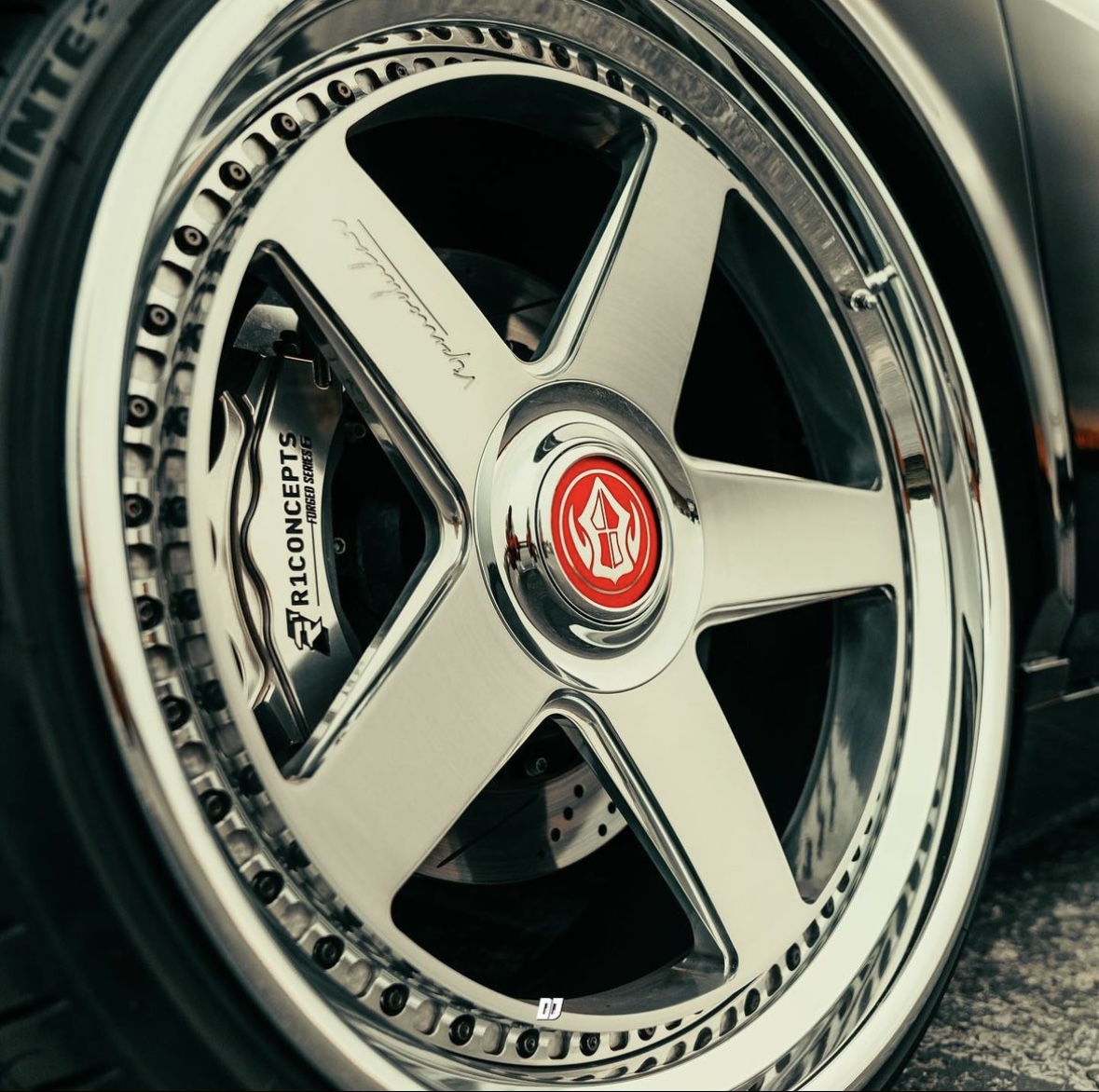R1Concepts's tweet photo. Start off the week in style 😎
📸 @djordanmedia / @vipmodular
☝ Click Link In Bio To Learn More ☝
#STOPPINGTHEWORLD #R1concepts #teamR1
#r1forgedseries #vipmodular #forged #rollsroyce #phantom #8piston #bigbrakekit https://t.co/08hzO07ram