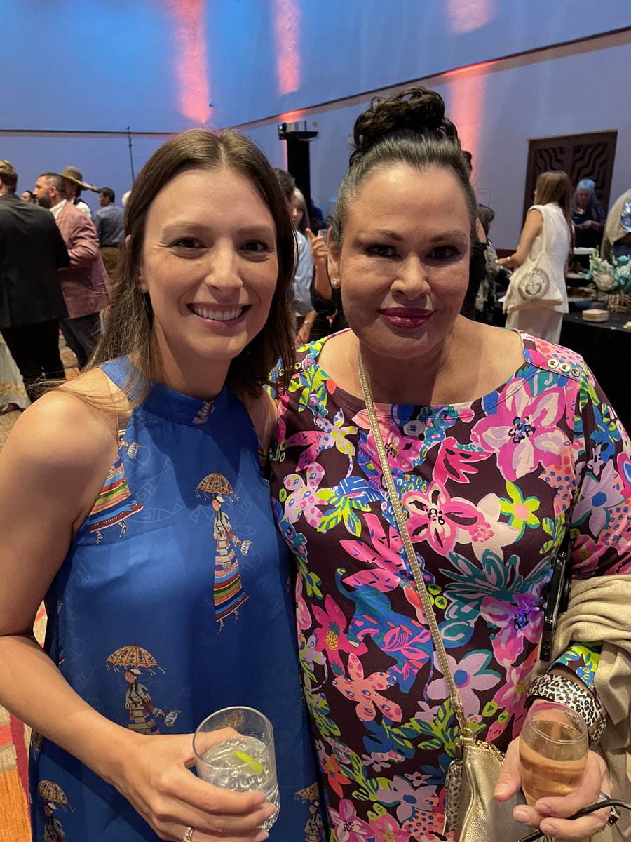 ddnavabooks's tweet photo. I just want record in #ndntwitter that I met some really cool people this weekend! https://t.co/9b1m4043pa