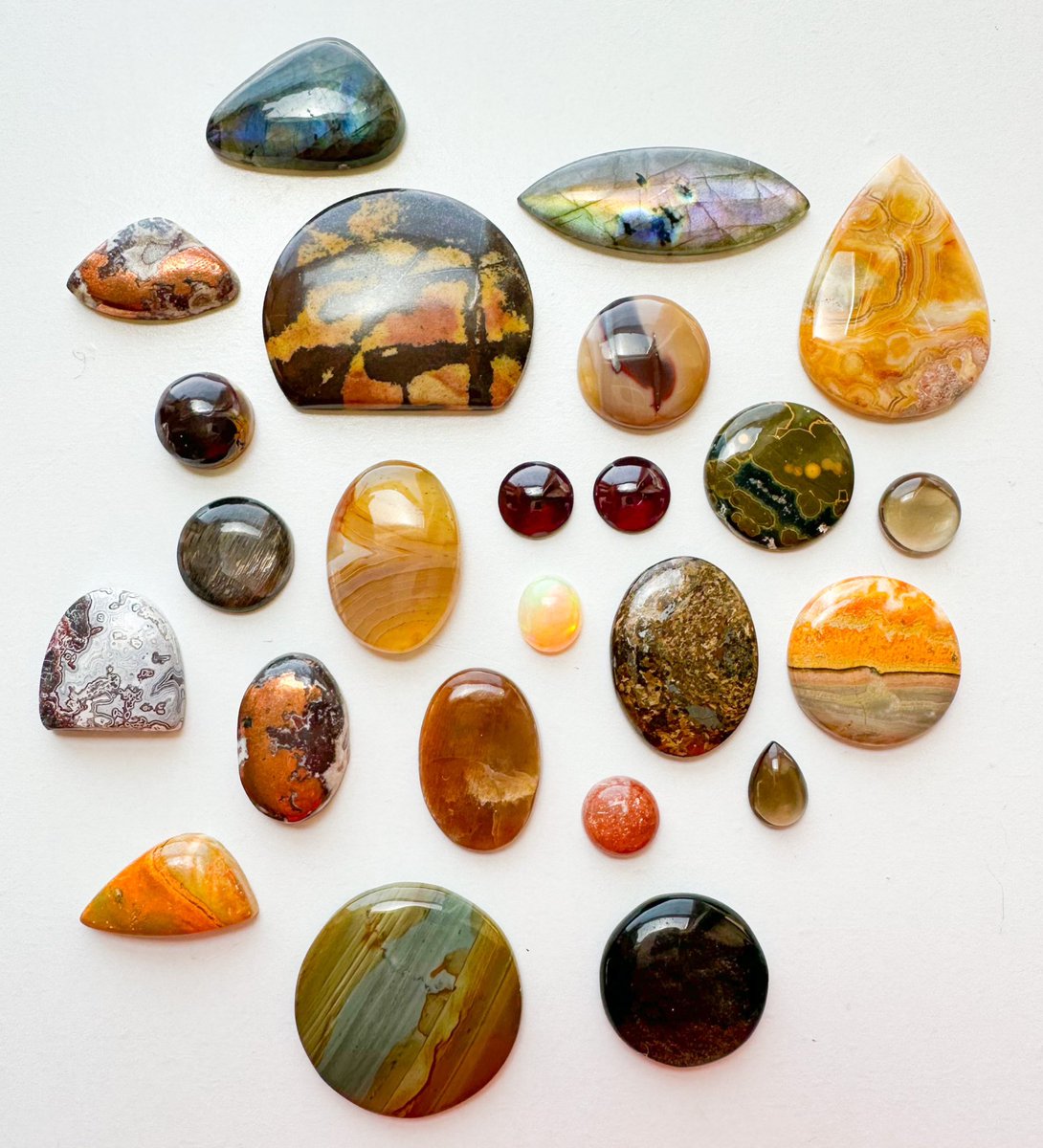 mildhippie's tweet photo. the crystals         🍂🪵🍁        the pendants

“cozy campfire” collection coming Friday August 25th at 8pm eastern time <3 https://t.co/WBZ7Tvncfc