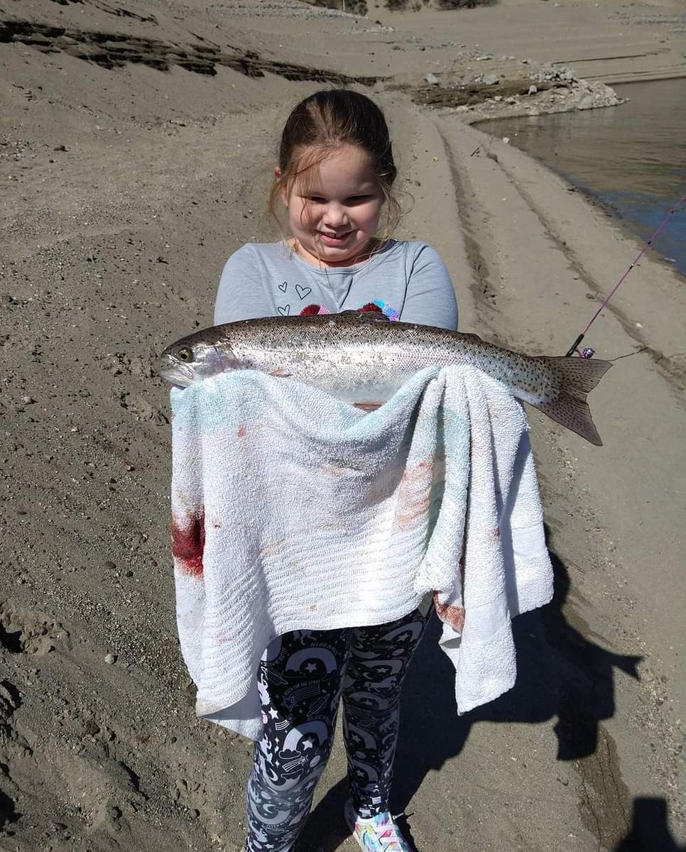 “It was the first time my daughter has been to Grand Coulee to see her uncle David and she got to land her biggest fish and I was too busy watching to get it on video. Need to make another trip to get that video.”🎣
📸- Dean G
