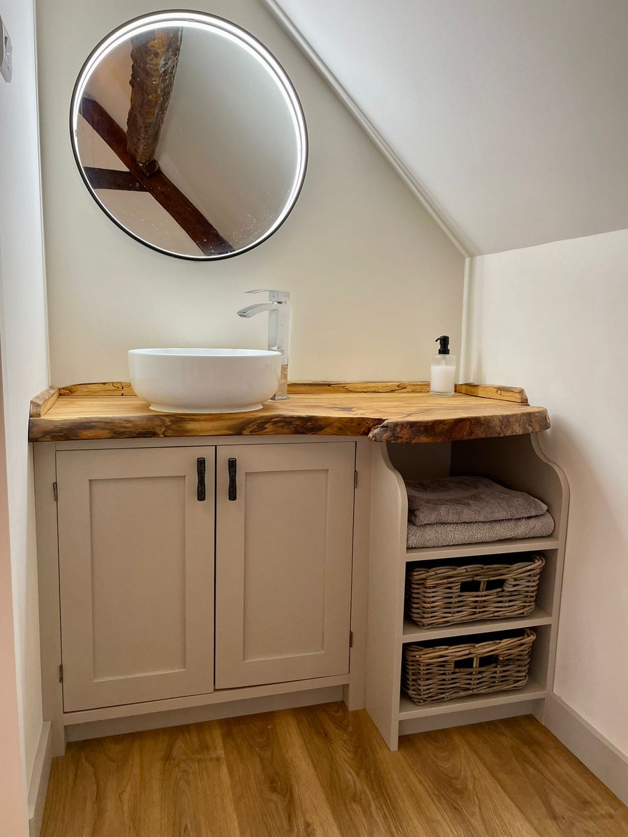 Last April we showed you how one of our customers customised the kitchen with some of our basketware. The same client has now incorporated it into the bathroom. 
#basketware #interiordesign
#kitchen #bathroom #selfbuild #butlerandsweatman #Ledbury