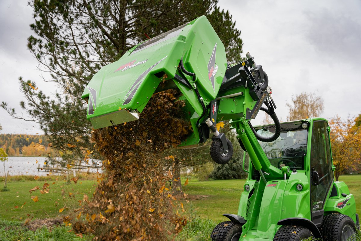 AvantUSA's tweet image. Fall doesn't have to be a challenge; Avant is equipped for every season so you don't get buried in the leaves.
Our Vacuum brush is designed to collect and compact leaves from parks, lawns, and yard. The top is equipped with a large transparent window
#fall #autumn #leafcleanup