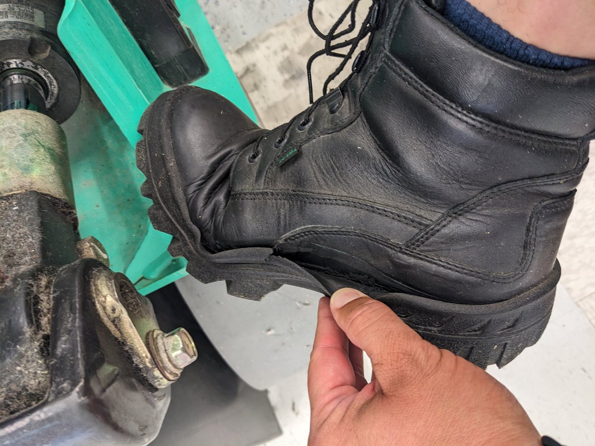 DeadeyeDunce's tweet photo. After only 2 weeks of use at my job as a mail carrier, this is the state of my Rocky boots. Post office forces us to buy garbage shoes. I'm not allowed to wear the more comfortable ones I own because they are "not approved"... But these approved ones cost me $170 https://t.co/NqFEaU0Nm4