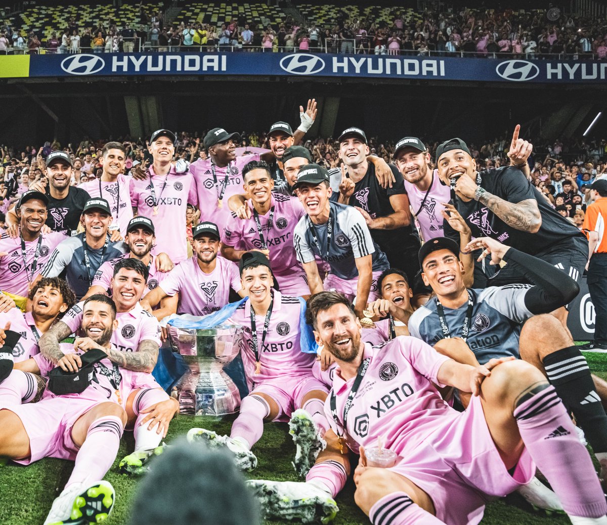 cj_dos_santos's tweet photo. Campeones!!🏆 https://t.co/nkZFHqxxfH