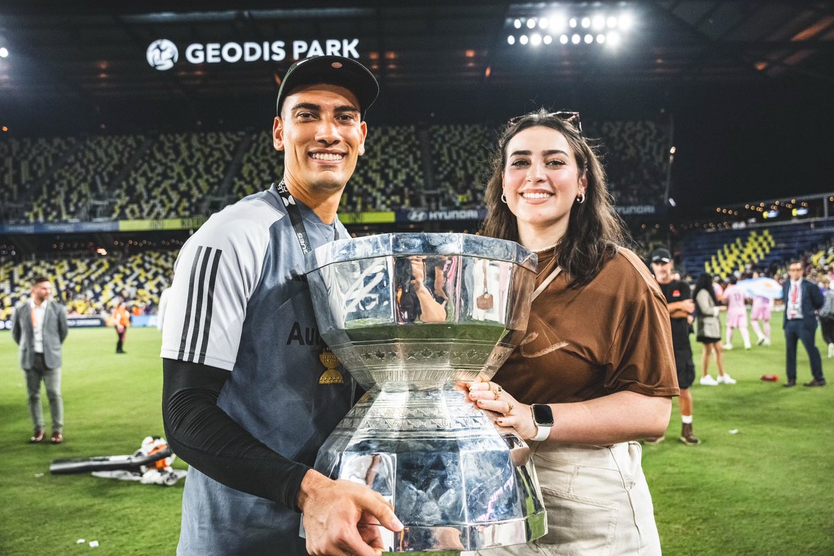 cj_dos_santos's tweet photo. Campeones!!🏆 https://t.co/nkZFHqxxfH