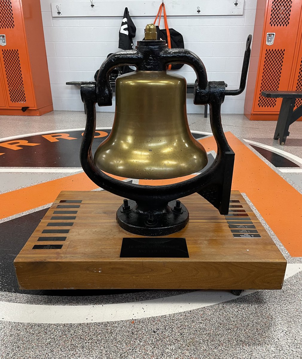 Schmidty_81's tweet photo. It’s that time…rivalry week!  @Arrow_Football_ vs Marion Harding and The battle for the Erie Bell is here.  She’s all cleaned up for this Friday night’s game at Community Stadium.  #ErieBell #RivalryTrophy @Ashland_Arrows @ArrowNation2022 @pride_arrow @paramoc @ArrowsAD https://t.co/czdWLvSUEY