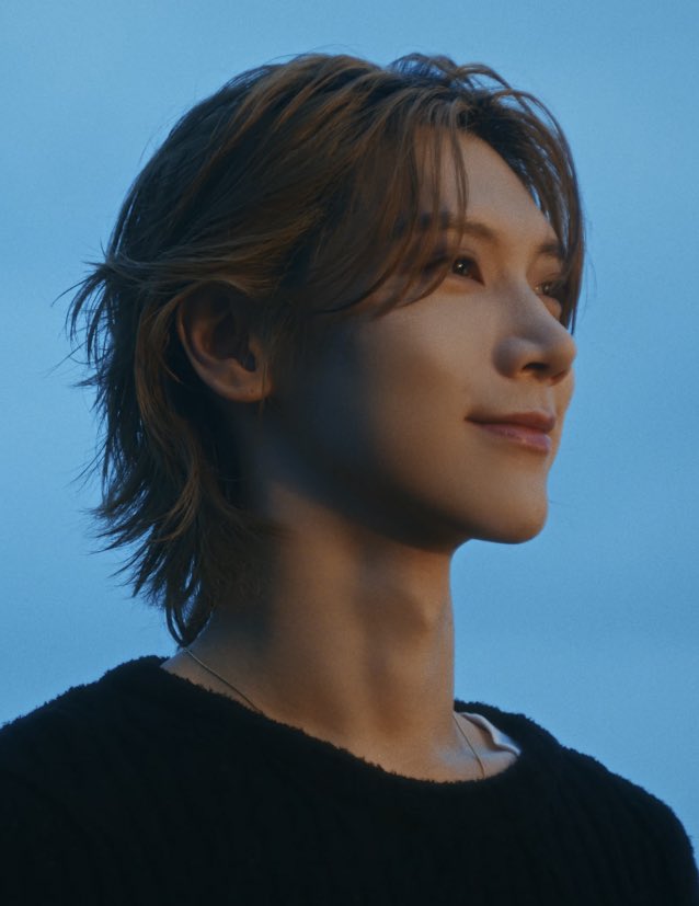 He looks like a dream 💜

#TEN_GOLDENAGE_MVTEASER