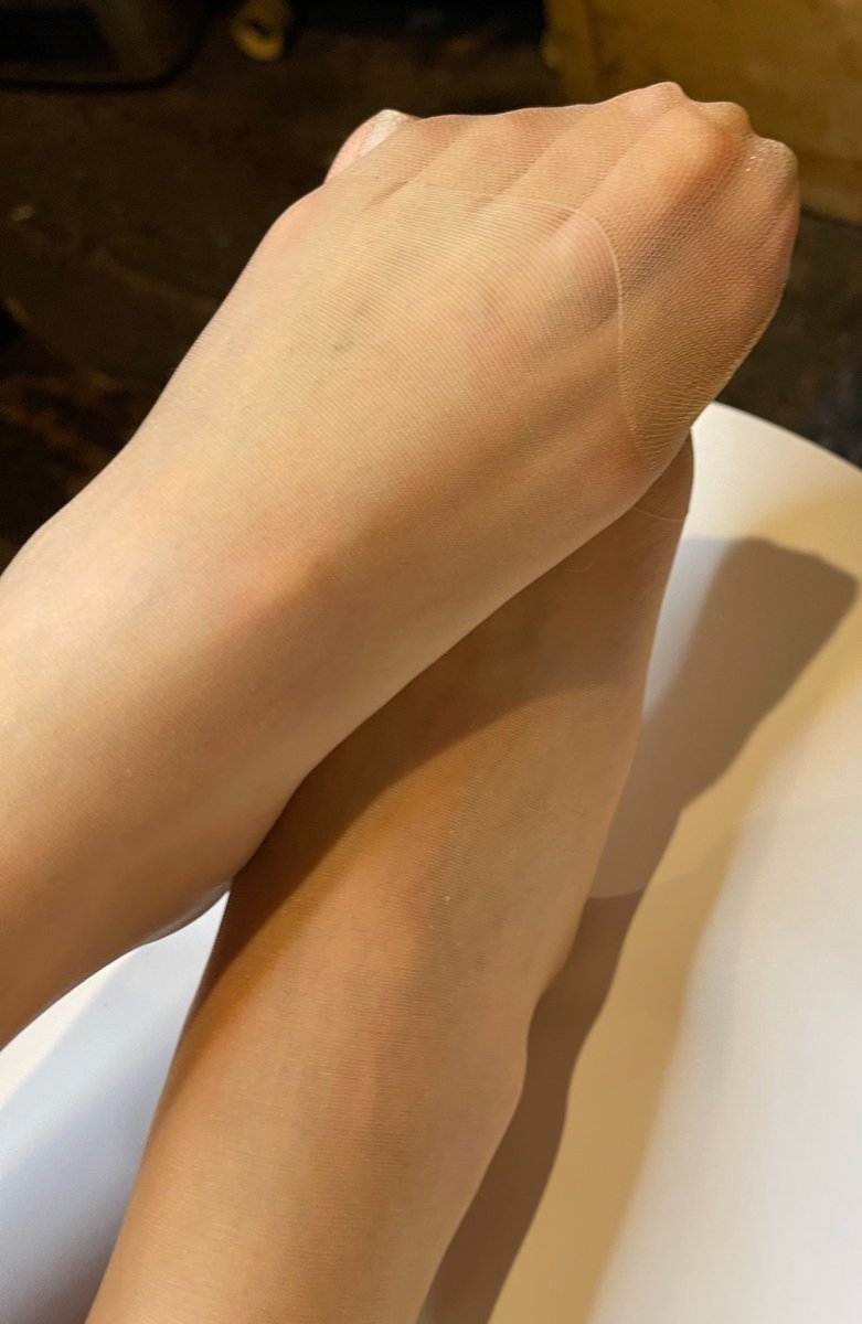 pansutohide's tweet photo. 今日も穿いてくれてたので。

#パンスト #パンストつま先 #pantyhose #pantyhosetose https://t.co/8hgRBOol3d