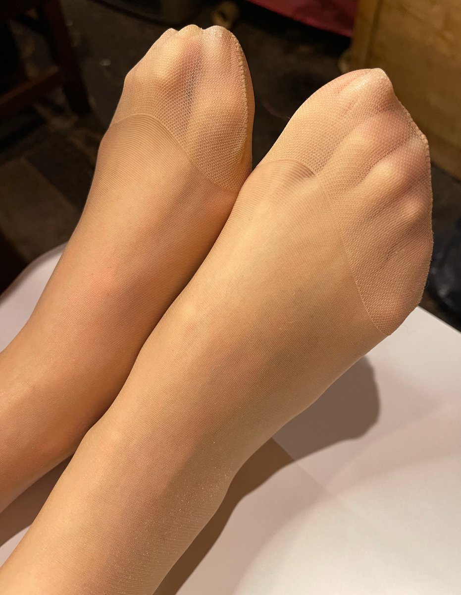 pansutohide's tweet photo. 今日も穿いてくれてたので。

#パンスト #パンストつま先 #pantyhose #pantyhosetose https://t.co/8hgRBOol3d
