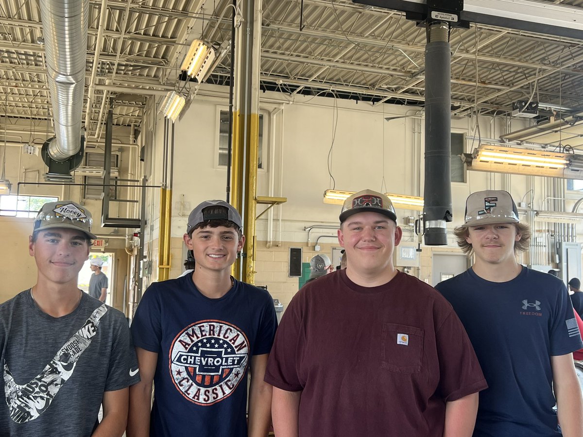 PendletonCoFFA's tweet photo. 6th Place in the State! Way to go Ag Mech team! https://t.co/4nNB9NIOA8