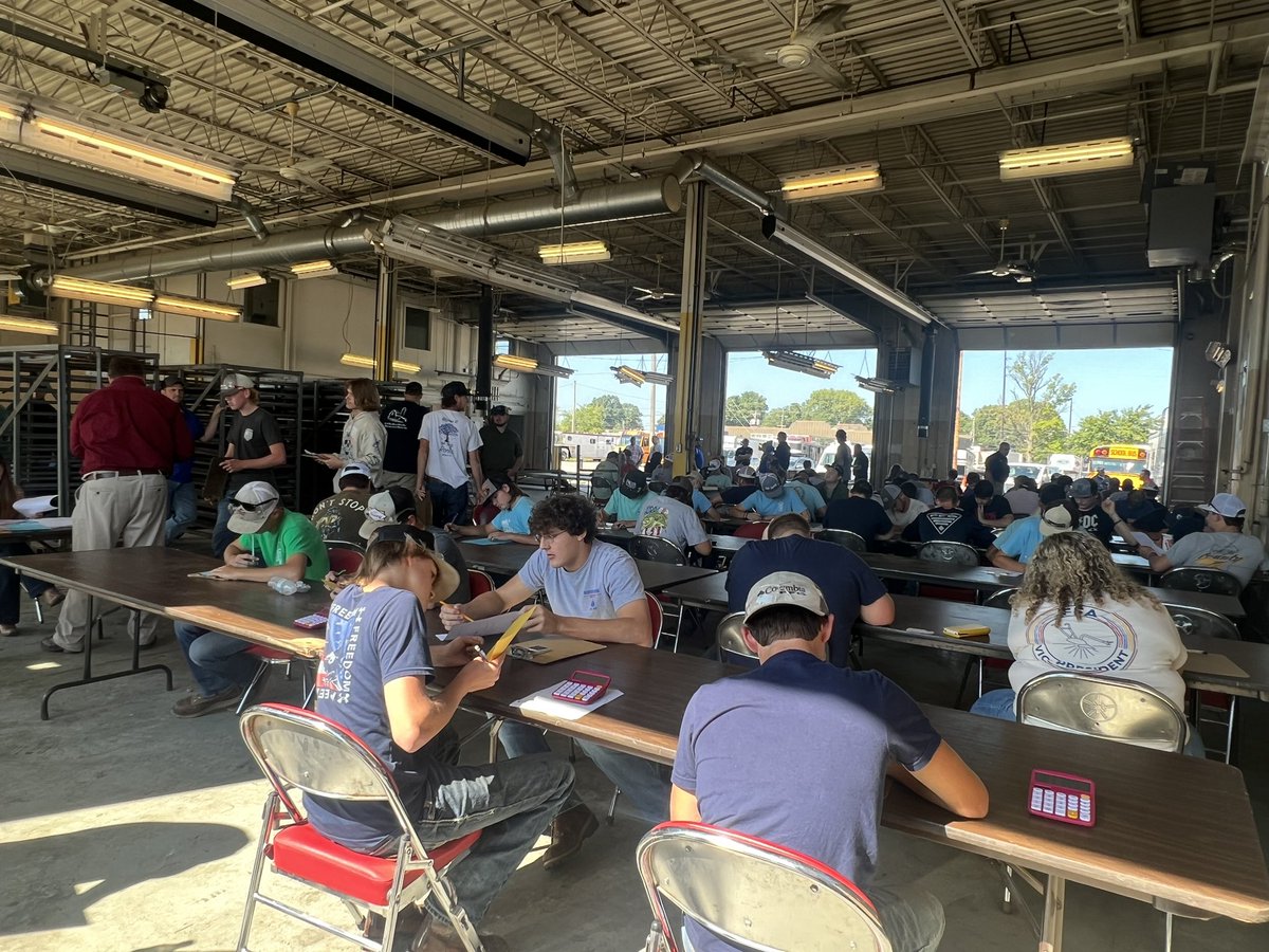 PendletonCoFFA's tweet photo. 6th Place in the State! Way to go Ag Mech team! https://t.co/4nNB9NIOA8