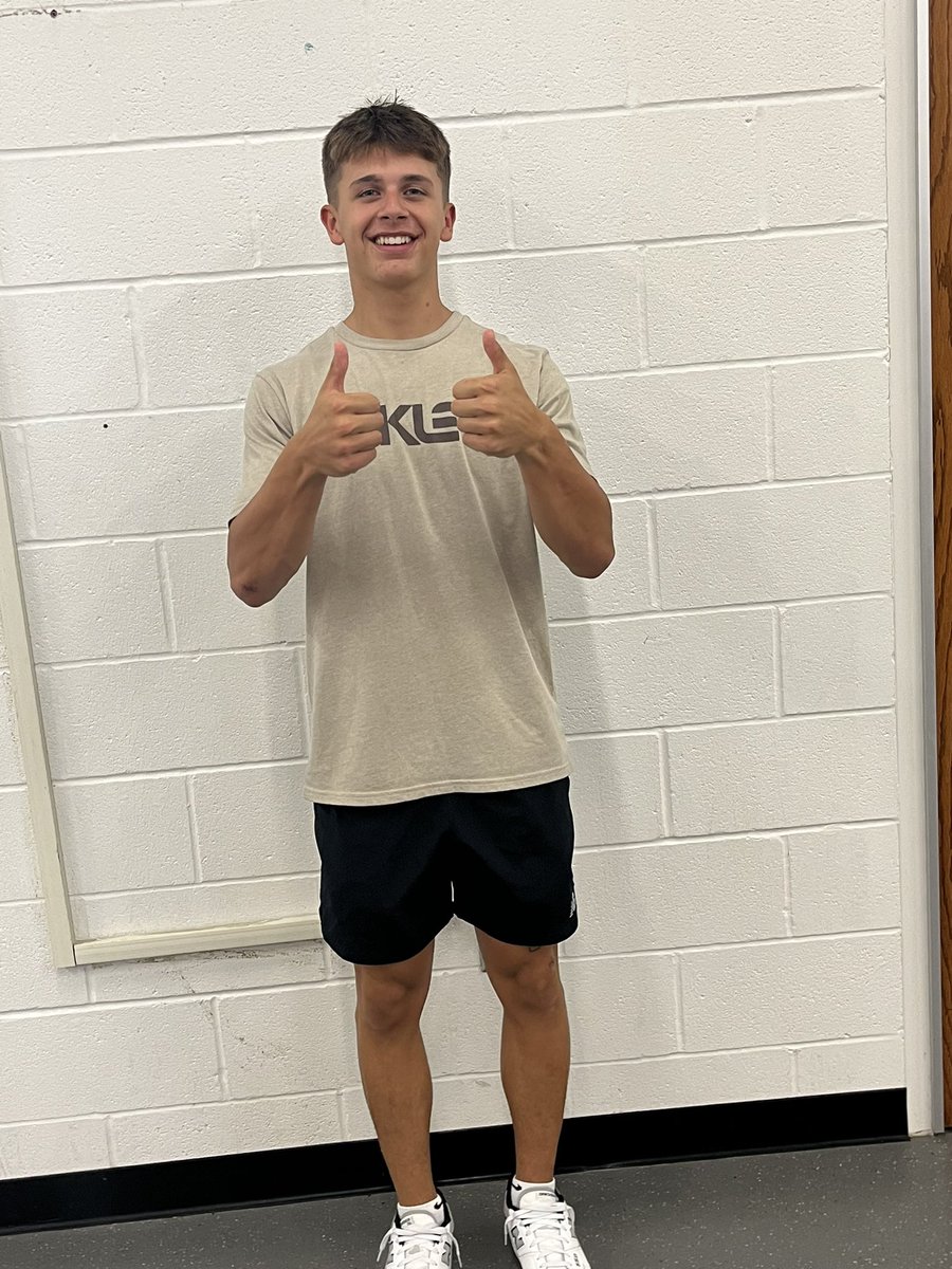 Joining in on the first day of school pictures!  1st Sr DL Reid Landers w/ his day 1 outfit, ready to do work. Couple of freshman OL in Jace Winston &amp; Brayden Harris. Last, Senior TJ Altenthal who ran a .88 10fly this morning cracking 23 MPH for the first time💨 💨💨

#TPW