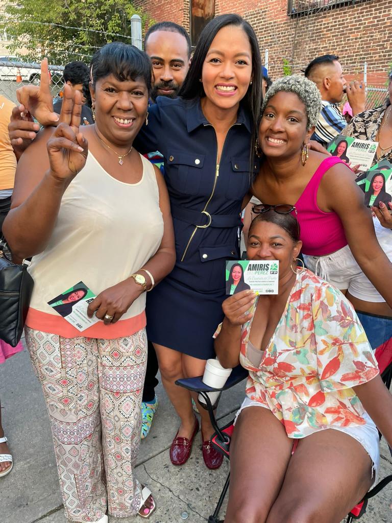 Perezamiris's tweet photo. Participación de la Pre-candidat@ a diputa de ultramar AmirisPerez en el Festival Latino en Newark, New Jersey, siempre apoyando a la diaspora dominicana. (3)
##AmirisPerezDiputada2024 #ultramar #diputada #fuerzadelpueblo #fpflorida #FPComunica #leonelfernandez https://t.co/wqYOeAd7ny