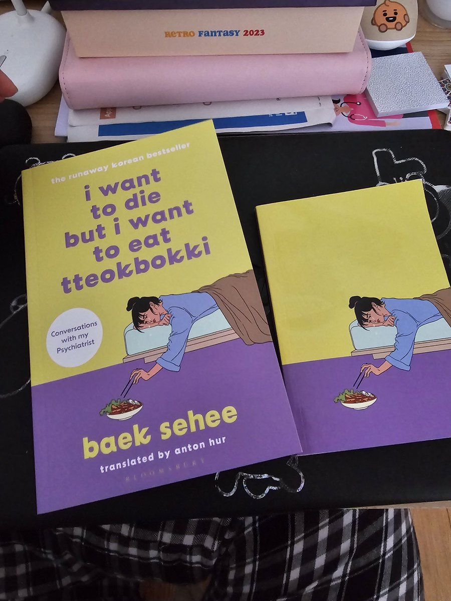 callmeLIES's tweet photo. Swept the leaves upfront, got groceries, cooked and bought a book in the local bookshop. This was an impulse buy coz I just happened to pass by and saw this on display at the window. Perfect read coz I want to di3. 😆 https://t.co/0Dkk5v817o