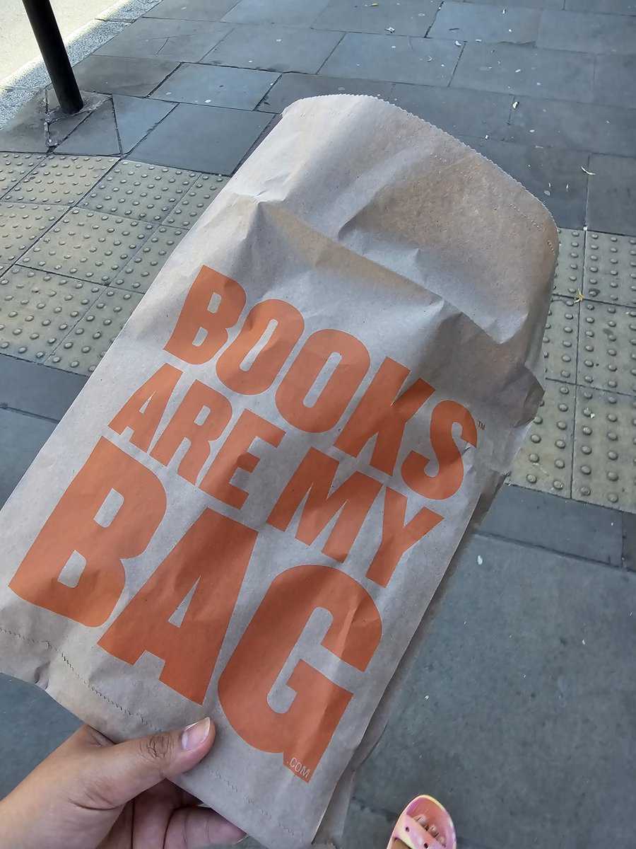callmeLIES's tweet photo. Swept the leaves upfront, got groceries, cooked and bought a book in the local bookshop. This was an impulse buy coz I just happened to pass by and saw this on display at the window. Perfect read coz I want to di3. 😆 https://t.co/0Dkk5v817o