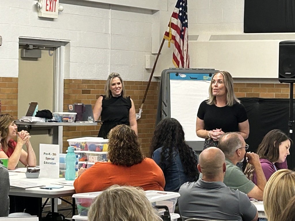 PA_RISE_PHS's tweet photo. PHSchools new teacher orientation 2023 kicked off this morning with professional development, a "snowball fight" and a quick pic from the tallest hill in #1PHASD
#NotYourAverageNewTeachers
#NotYourAverageDistrist
#WelcomeBack2023-24 https://t.co/NSYAE4d4z3