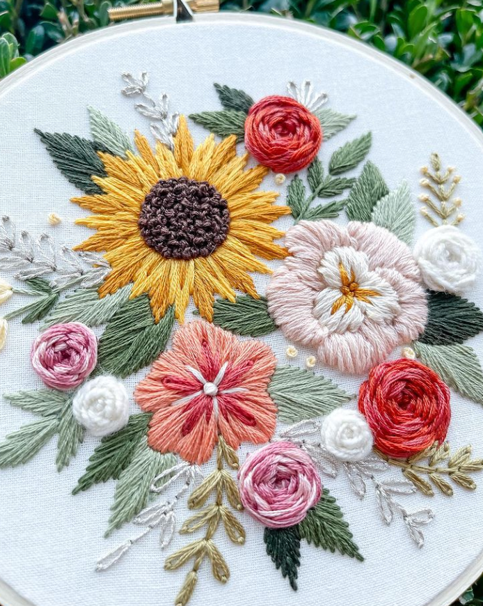 Hello, Here are some flowers to start the week with! (psss.. Embroidered flowers are nicer than real ones - they re more ecofriendly and never die.) Get yourselves some embroidered flowers! IG:beksstitches #flower #embroidery #thread #craft #homemade #creativity