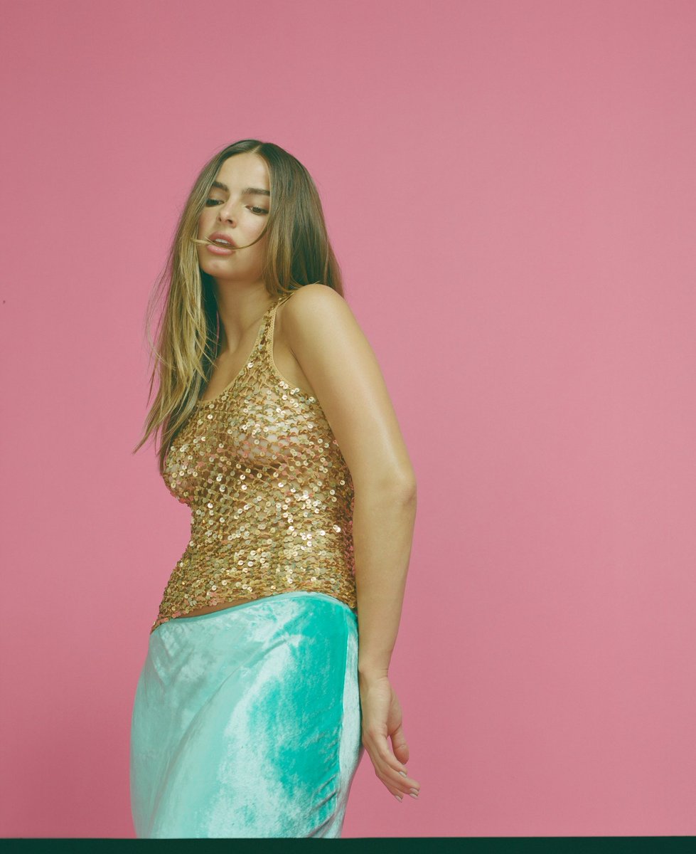 voguemagazine's tweet photo. Addison Rae shares the unlikely story behind her new EP of previously leaked pop bangers and her quest for pop perfection. https://t.co/MBPrX8PCLb https://t.co/zct1Pgy5We