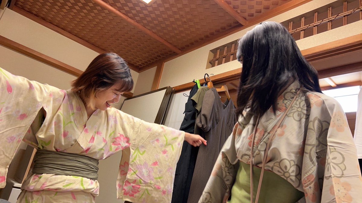 ayame0523's tweet photo. おりちゃんず熱海へゆく
ちっちの浴衣の脇切れすぎ事件 https://t.co/M0mnVoGe9r