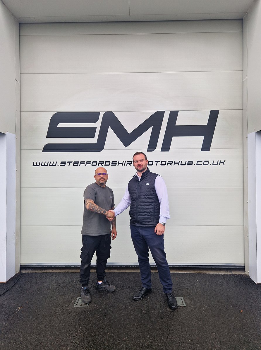 AutoguardUK's tweet image. Area Sales Manager, Jack Key, pictured here at a site visit to our Dealer Partner Staffordshire Motor Hub.

Located in the Midlands, SMH stock a range of performance and luxury SUV’s.

#AutoguardWarranties #SUV #DealerPartner #Relationships #RangeRover