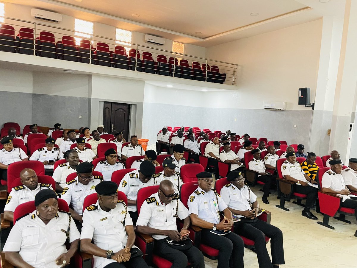 FCT_DRTS's tweet photo. Workshop on DRTS DIGITAL TRANSFORMATION AND COMPLIANCE WITH E-GOVERNANCE MASTER PLAN with senior officers of the Directorate earlier today. #TheZebra #FCTDRTS https://t.co/cx4uWkEHB6