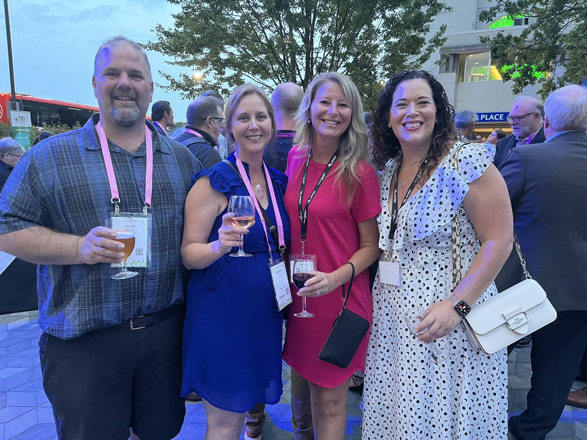 ElizabethPeloza's tweet photo. This is what a municipal conference can do, networking and promoting business excellence.

Elevating the great work London’s @TechAlliance does with fellow @AMOPolicy delegates. 
#AMO2023 https://t.co/KloXvNxFsQ