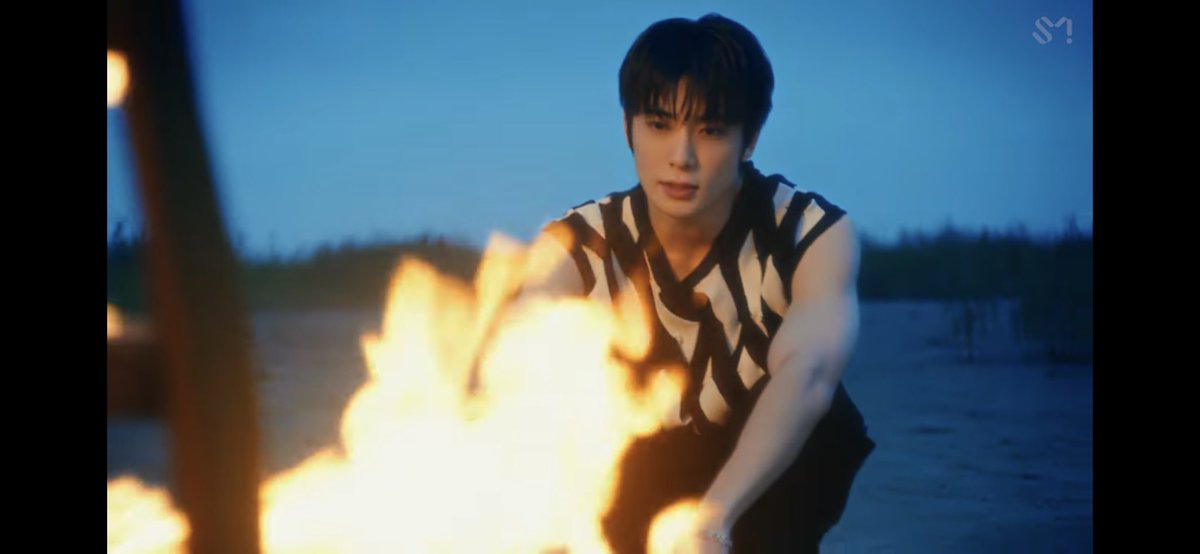 nct_outfit's tweet photo. #NCTOUTFIT

GOLDEN AGE TEASER 

Jaehyun in Cornerstone vest 

#JAEHYUN #재현 #NCT_GoldenAge https://t.co/amdHMG5r7n