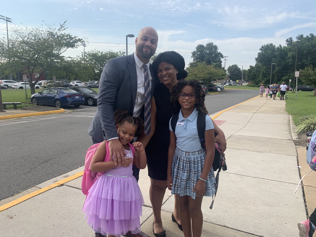 It’s all the Region 3 ❤️! @W_WhitmanMS AP Mr. Johnson celebrating #FirstDayFairfax dropping off his new kinder and 4th grade at @RiversideFCPS