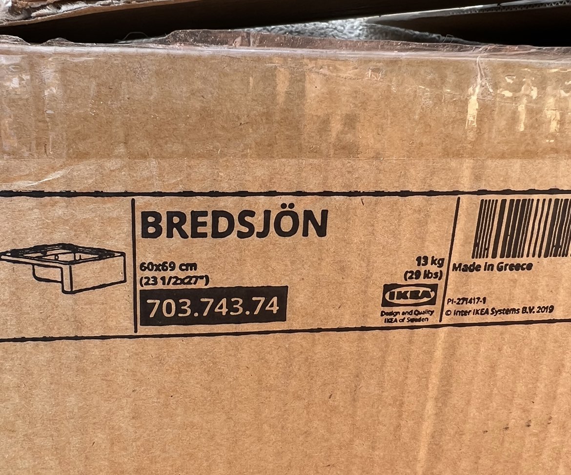 Compramos un fregadero en <a href="/IKEASpain/">IKEA España</a> Al montarlo, faltan piezas y luego dicen que está descatalogado. Vamos la tienda donde lo compramos, en San Sebastian de los Reyes/Madrid, y nos dicen q el 7 dias tenemos las piezas. Han pasado 3 semanas y nada.  No nos dan una solución. 🤬🤬