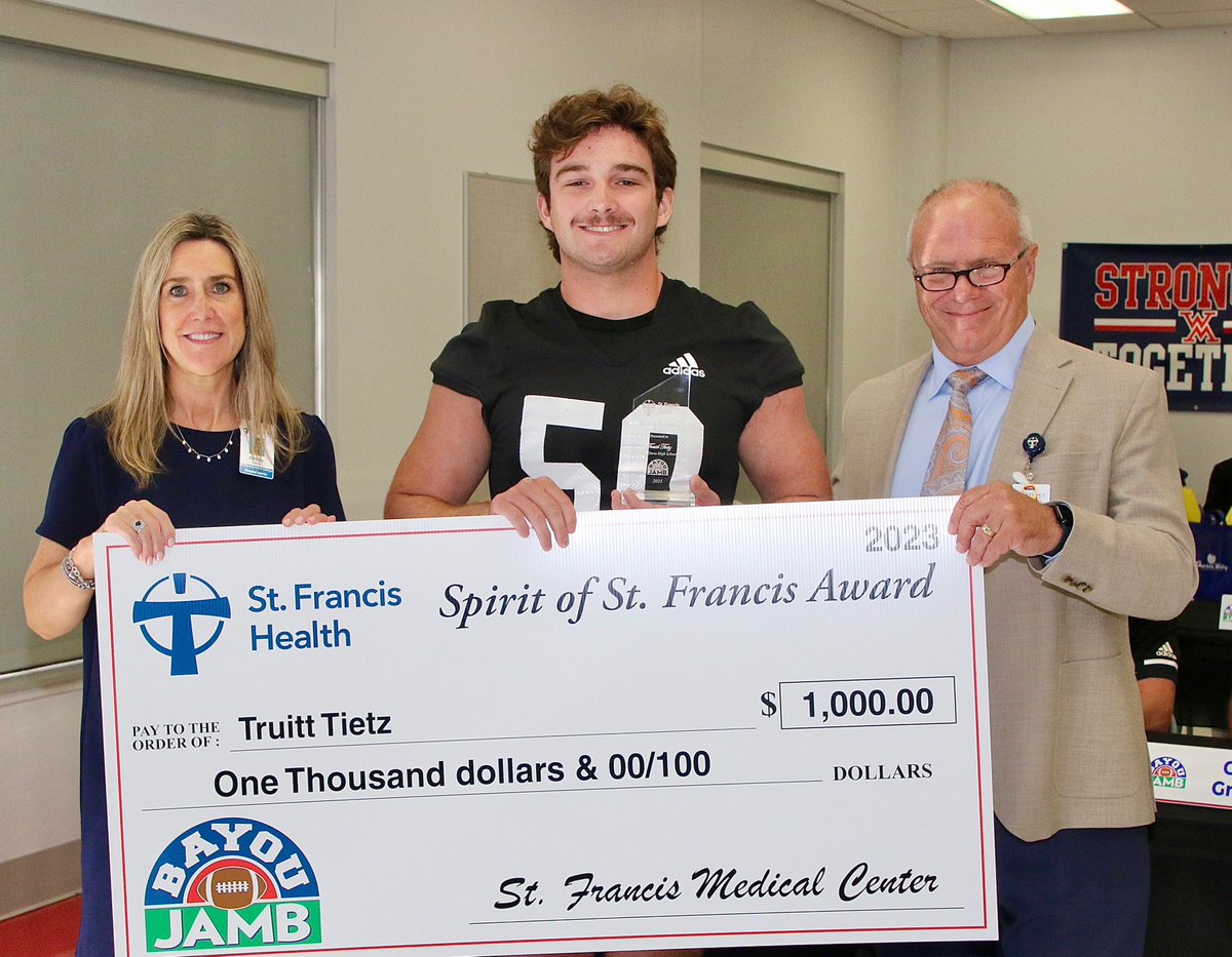 JakeMartinOC's tweet photo. Oak Grove’s Truitt Tietz received the Spirit of Francis Award. https://t.co/gVDh7laAmm