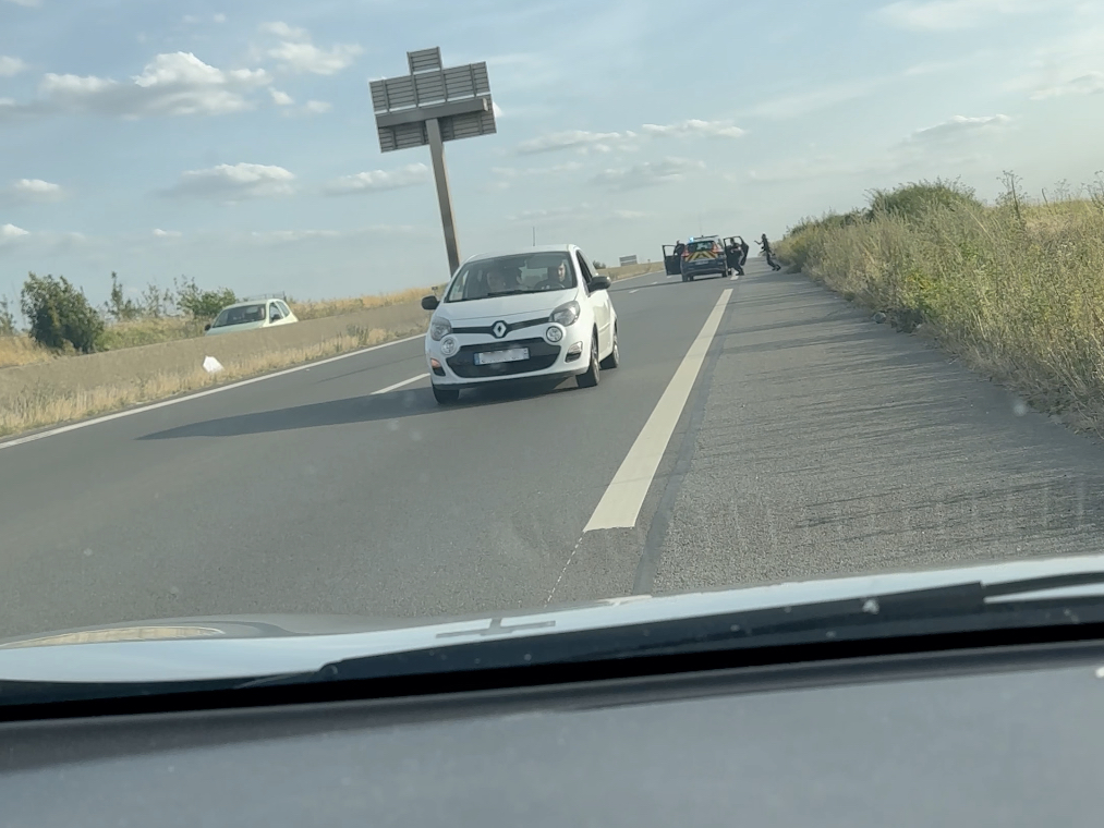 🏆NOTRE CHAMPION DU JOUR🥳
❌Conduit sans assurance.
❌Refuse d'obtempérer à notre contrôle.
❌Conduit dangereusement, notamment sur la N2 (qu'il remontera à contresens sur 1300 m).
❌Heurte et détériore notre véhicule... à environ 130 km/h.
...