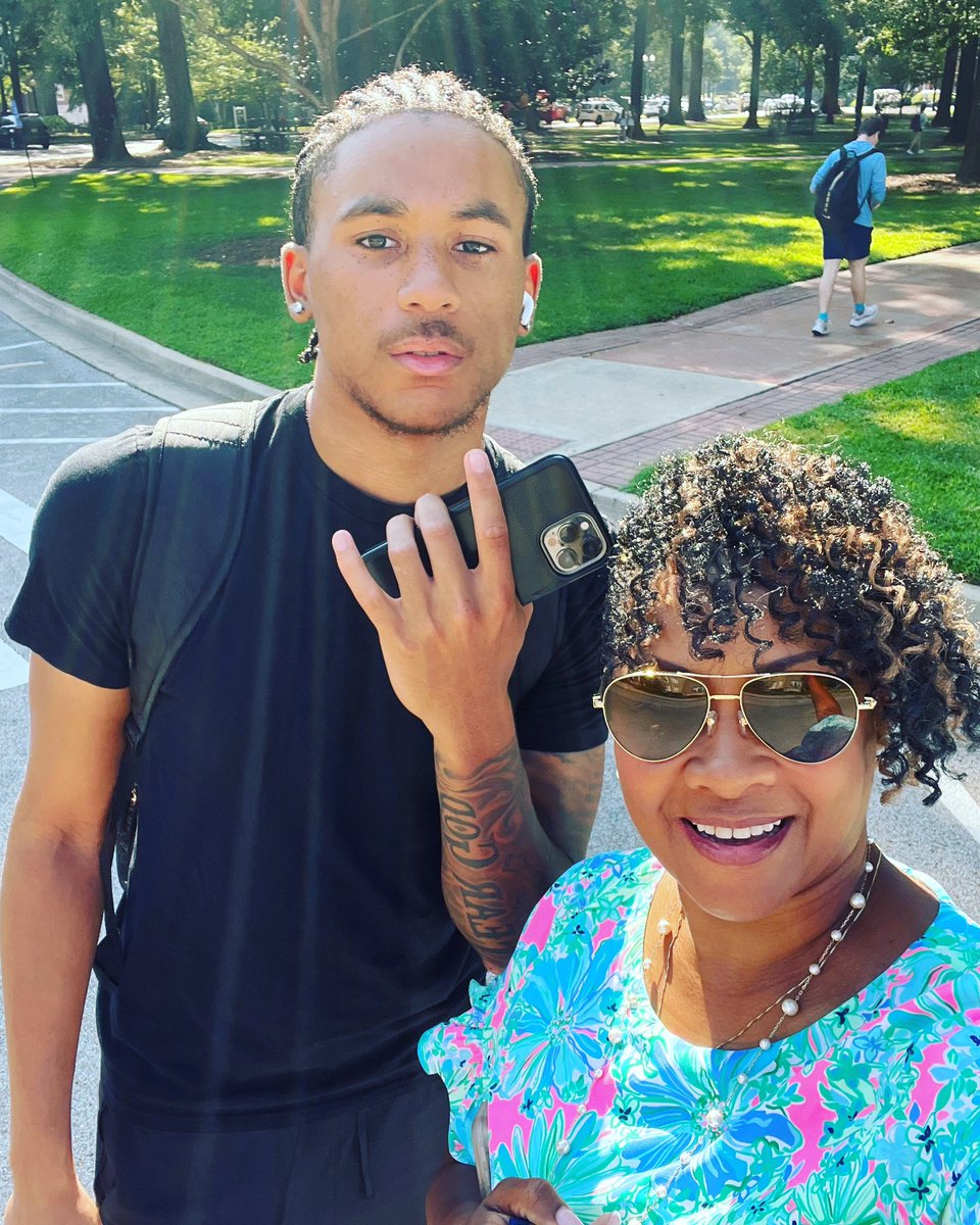 OleMissDebbWess's tweet photo. Happy Monday, Y'all! โค๏ธ๐ฉต I was in my feelings driving to @OleMiss campus realizing that this would be the first time I wouldn't get a #FirstDayOfSchoolPic of my son ๐ But to my surprise, Deuce would appear walking in his between classes!๐ฅฐ #MyOleMissLegacy #HappyMama #UGotThis https://t.co/aPsNtQotE7