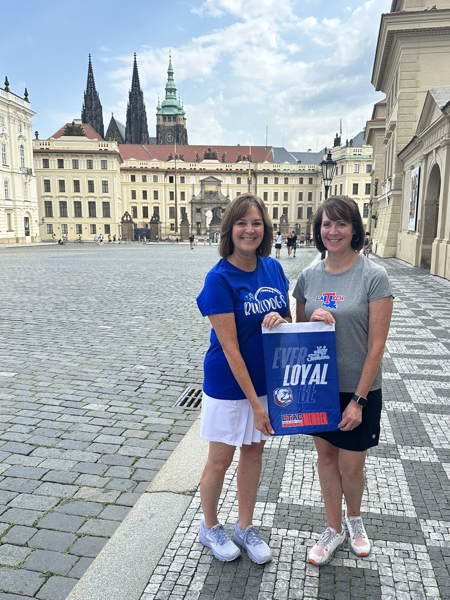 Bulldogs in Bohemia {Czech Republic} Gotta get home for the game on Saturday! #HBTD ❤️🐶💙<a href="/melhudtwin/">Melanie Hudson</a>