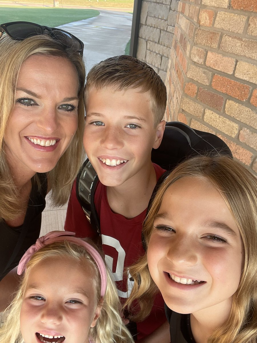 Here we come… 5️⃣th grade, 4️⃣th grade and KINDERGARTEN‼️ Wishing our kids a year of growth, challenge and fun… and wishing our teachers GOOD LUCK‼️ 🍏📝📚