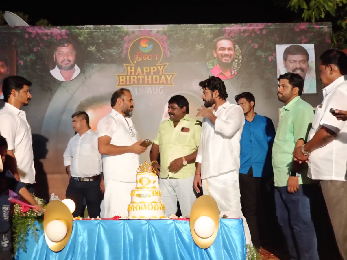 இன்று தஞ்சாவூரில் நடைபெற்ற நிலா புரமோட்டர்ஸ் நடிகர் பப்ளிக் ஸ்டார் துரை சுதாகர் அவர்கள் மகள் பிறந்தநாள் விழாவில் இமான் அண்ணாச்சி மற்றும் நடிகர் விமல் அவர்கள் மற்றும் நடிகர் பப்ளிக் ஸ்டார் துரை சுதாகர் அவர்களோடு......