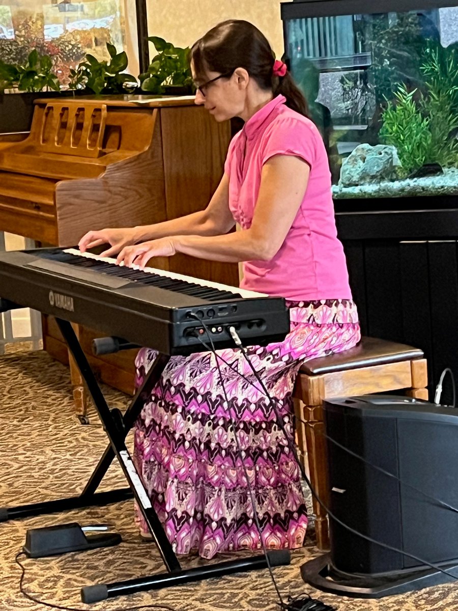 FriendlyROC's tweet photo. We had a wonderful musician perform at #FriendlyHome and #LindenKnoll! Marianna Gonzalez shared the amusing and engaging stories behind her classical piano selections, much to the delight of residents! 🎹 #SoundsofMusic https://t.co/OtbIlZUl9l