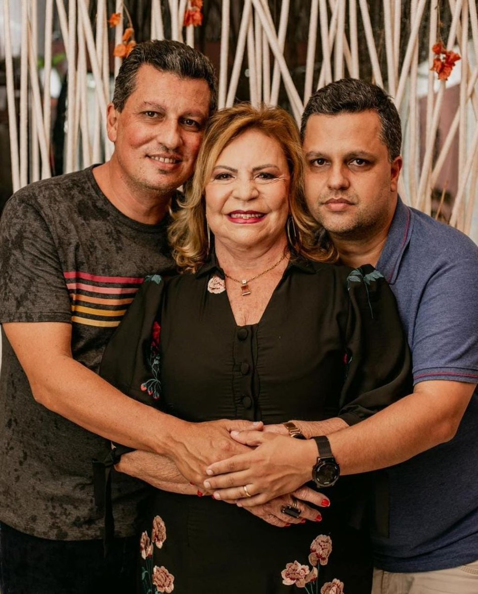 odebate's tweet image. Nota de pesar odebateon.com.br/nota-de-pesar/ via @odebate 
E com grande pesar que comunicamos o falecimento da professora e jornalista Isis Maria Borges de Almeida Gomes, ocorrido neste domingo após as 18 horas, onde estava internada para tratamento de saúde.

#luto #macaé