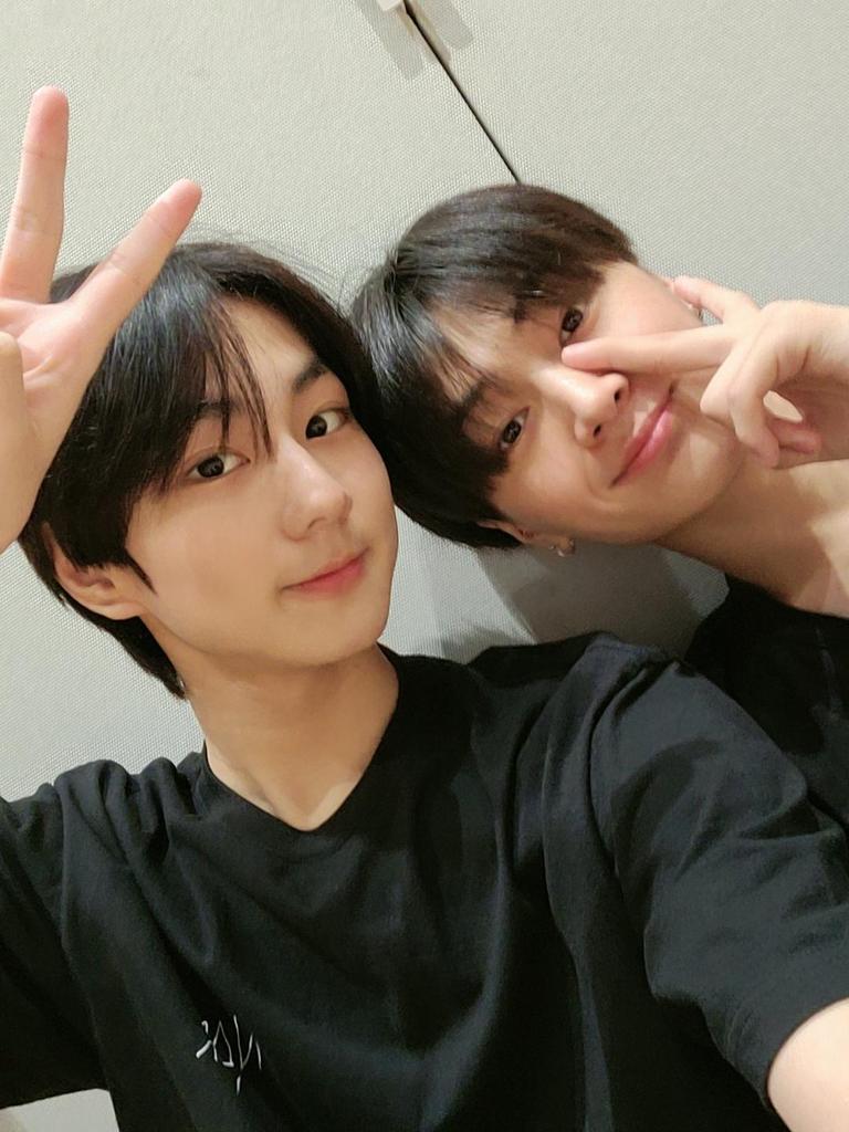 Jaywon_4life_'s tweet photo. Today is jaywon day but it's also the seventh day of the seventh month in the Chinese Lunar calendar, the Chinese Valentine's day! ❤️💙 https://t.co/f9UbzRqbys
