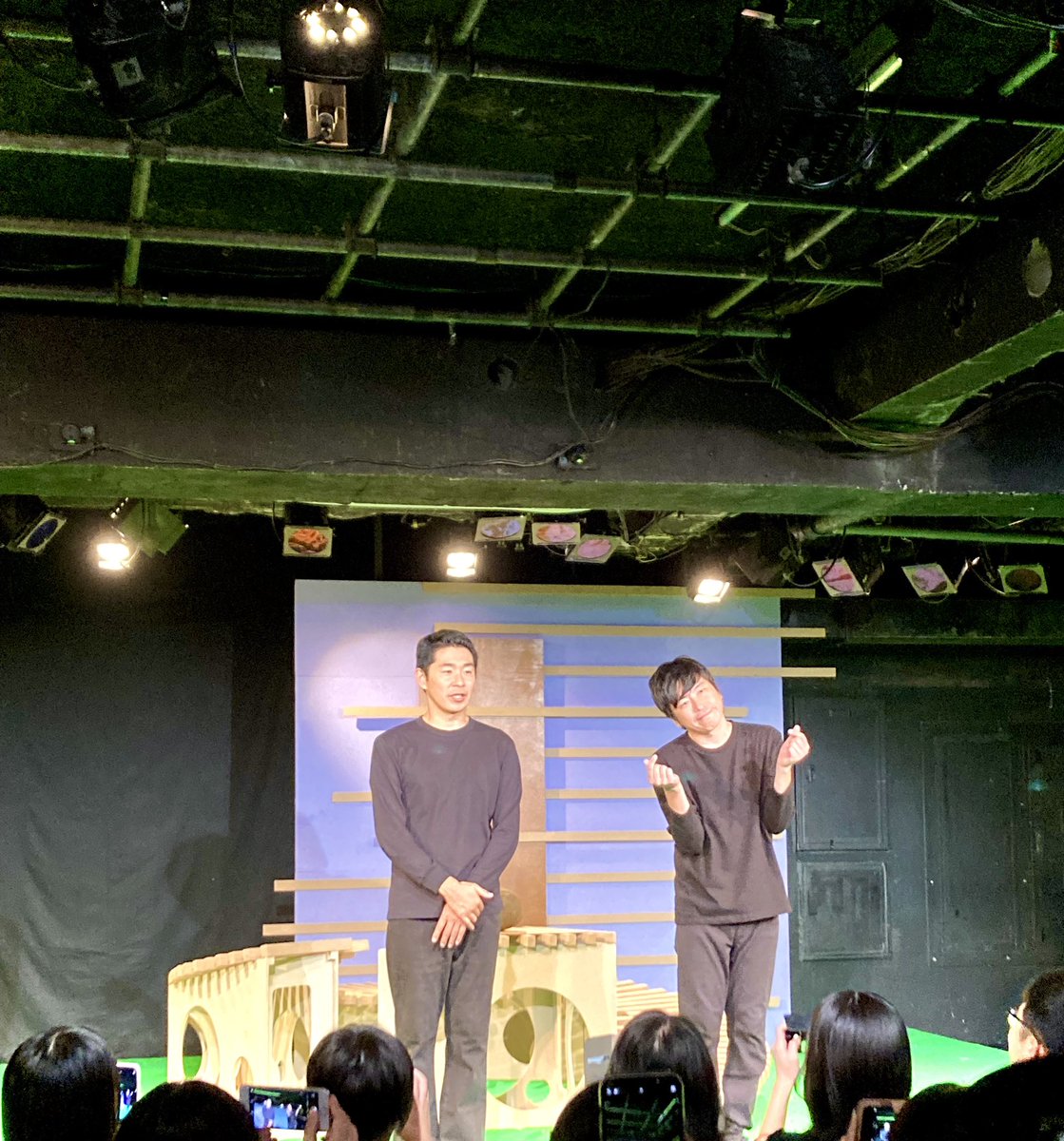 taku60yoshida's tweet photo. しずるさんの単独ライブ『Like the Butcher’s Bloodstained Cleaver』
大千穐楽観ました！

コントの設定や内容、表現全てにしずるご両名のこだわりを感じました。そして何より、メトロンズからこの単独ライブと、連続でコントを創り続けられるKAƵMAさんの鬼のような発想力に脱帽です！！

#LBBC https://t.co/5M5VeLoTwp