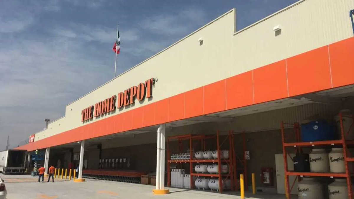 Alpolic_MCM's tweet image. #ALPOLIC specializes in custom colors for well-known brands. We color-matched the specific orange as used by Home Depot, so the entrance to this store looks sharp and inviting. Learn more about our Corporate ID program: buff.ly/3E5xUwU #coloroftheweek
