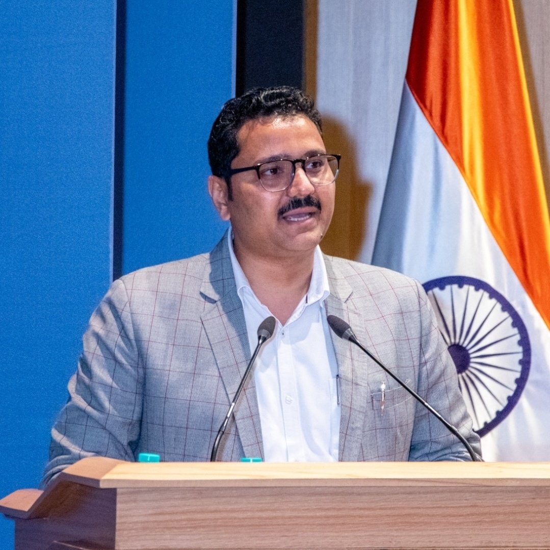 vineetdel's tweet photo. #NewProfilePic https://t.co/AIkK4JTi8m