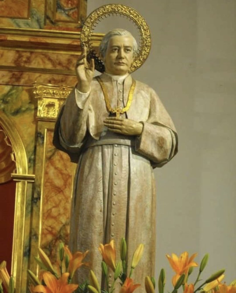 FeEspana's tweet photo. Aunque el templo de #Todoque
ya no esté en pie
al templo de nuestra Fe
no habrá volcán que lo toque

La iglesia no es piedra y bloque
es caridad y es madero

Y si en este tiempo fiero
es la lava nuestra cruz
en ella estará Jesús
con todo el pueblo palmero

Eduardo Duque

#SanPíoX https://t.co/XgIB5XvDgz
