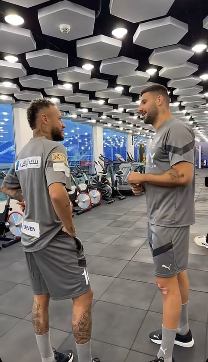ihwlz's tweet photo. ياعاااااالم اذا انا بحلم لحد يصحيني 🥶💙💙💙 https://t.co/4dcWU7F2mt