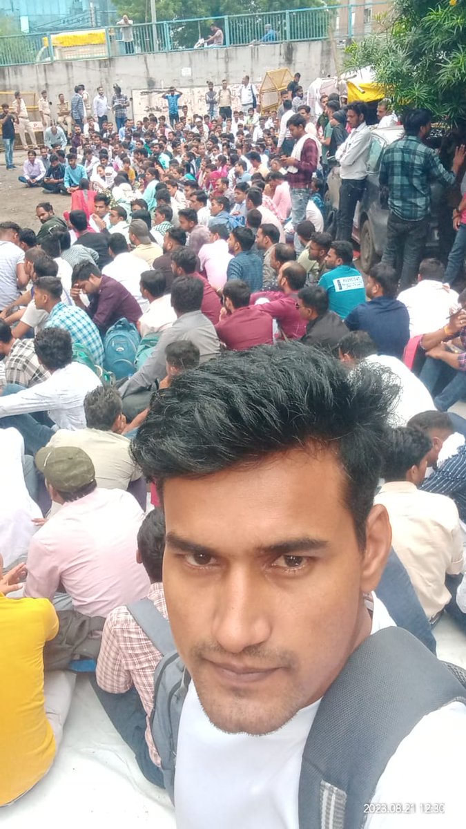 #सुप्रीम_कोर्ट_का_निर्णय_लागू_करो 

मध्य प्रदेश की प्रथमिक शिक्षक भर्ती में सुप्रीम कोर्ट निर्णय लागू करो!
B,ed डिग्रीधारियों की प्राथमिक शिक्षक की न्युक्ति निरस्त कर D,ed डिग्री धारियों शिक्षको की  नियुक्ति करो!🙏
@ncteDelhi <a href="/schooledump/">School Education Department, MP</a> 
 <a href="/ChouhanShivraj/">Shivraj Singh Chouhan</a>
<a href="/Indersinghsjp/">इन्दरसिंह परमार</a> RB