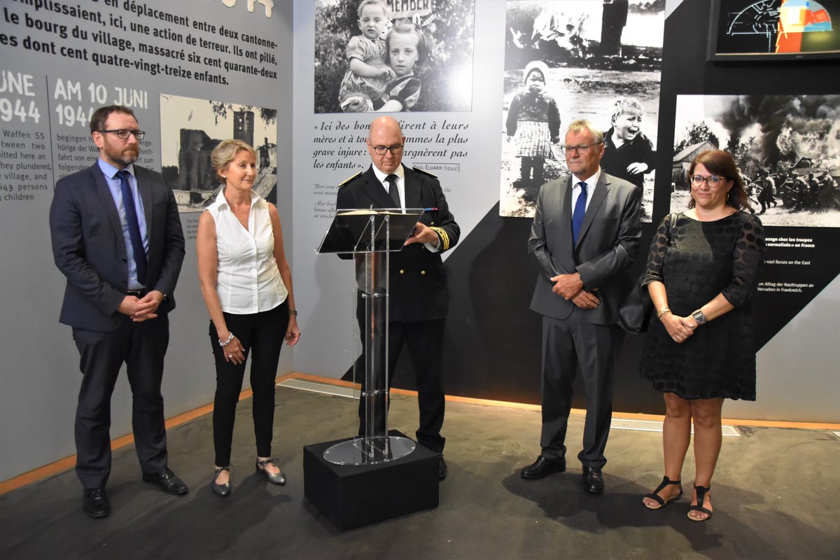 Prefet87's tweet photo. François Pesneau, préfet de la #HauteVienne, s'est rendu à #OradourSurGlane pour rendre hommage aux 643 victimes du massacre du 10 juin 1944. Le préfet a également signé les livres d'or de la mairie, de l'association des familles des martyrs et du centre de la mémoire. https://t.co/CEywTQzf96