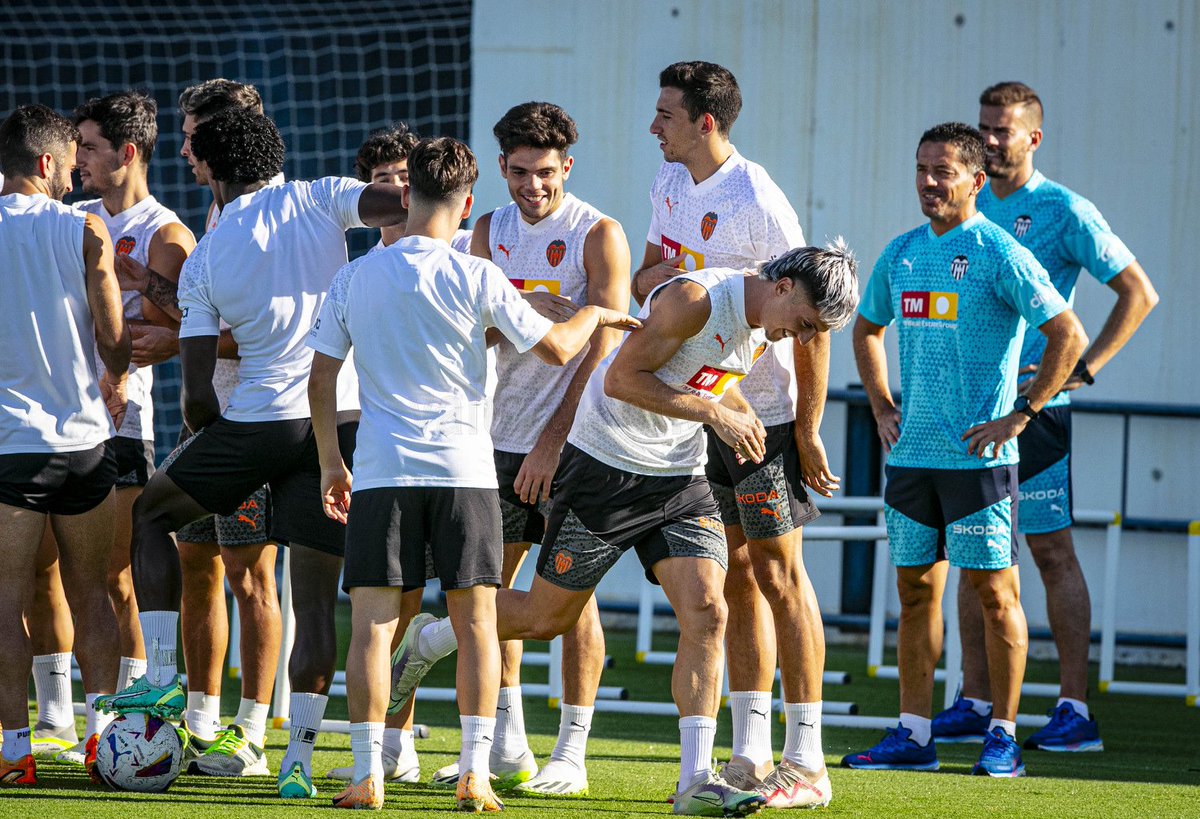VCFThai's tweet photo. 📷 กาโนส ลงฝึกซ้อมครั้งแรกกับเพื่อนร่วมทีมที่ เมสตาย่า (2)

#ADNVCF #VCFThai https://t.co/UphE6nQCe2