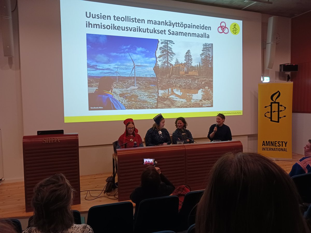 Nyt etelän mies lähti Rovaniemeltä kohti Helsinkiä. Olin <a href="/rantakukka/">Kukka Ranta</a> <a href="/ElinaMikola/">Elina Mikola</a> ja <a href="/NiinaLaajapuro/">Niina Laajapuro</a> kanssa Saamenmaalla viikon tutustumassa paikallisiin ja käynnistämässä <a href="/amnestyfinland/">Amnesty Finland</a> <a href="/AmnestySverige/">AmnestySverige</a> <a href="/Amnesty_Norge/">Amnesty Norway</a> ja <a href="/SaamiCouncil/">The Saami Council</a> Oikeudenmukaisen siirtymän hanketta. 1/