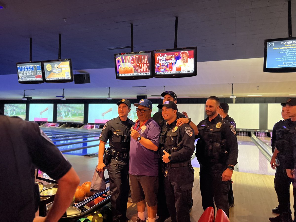 TorrancePD's tweet photo. A big thank you to #SpecialOlympics Southern California for inviting us to your #SouthBay Bowling Competition! Our officers had a great time cheering on the athletes and passing out medals. #SOSCbowling #OurJobTogether https://t.co/xsuYrcQdu3